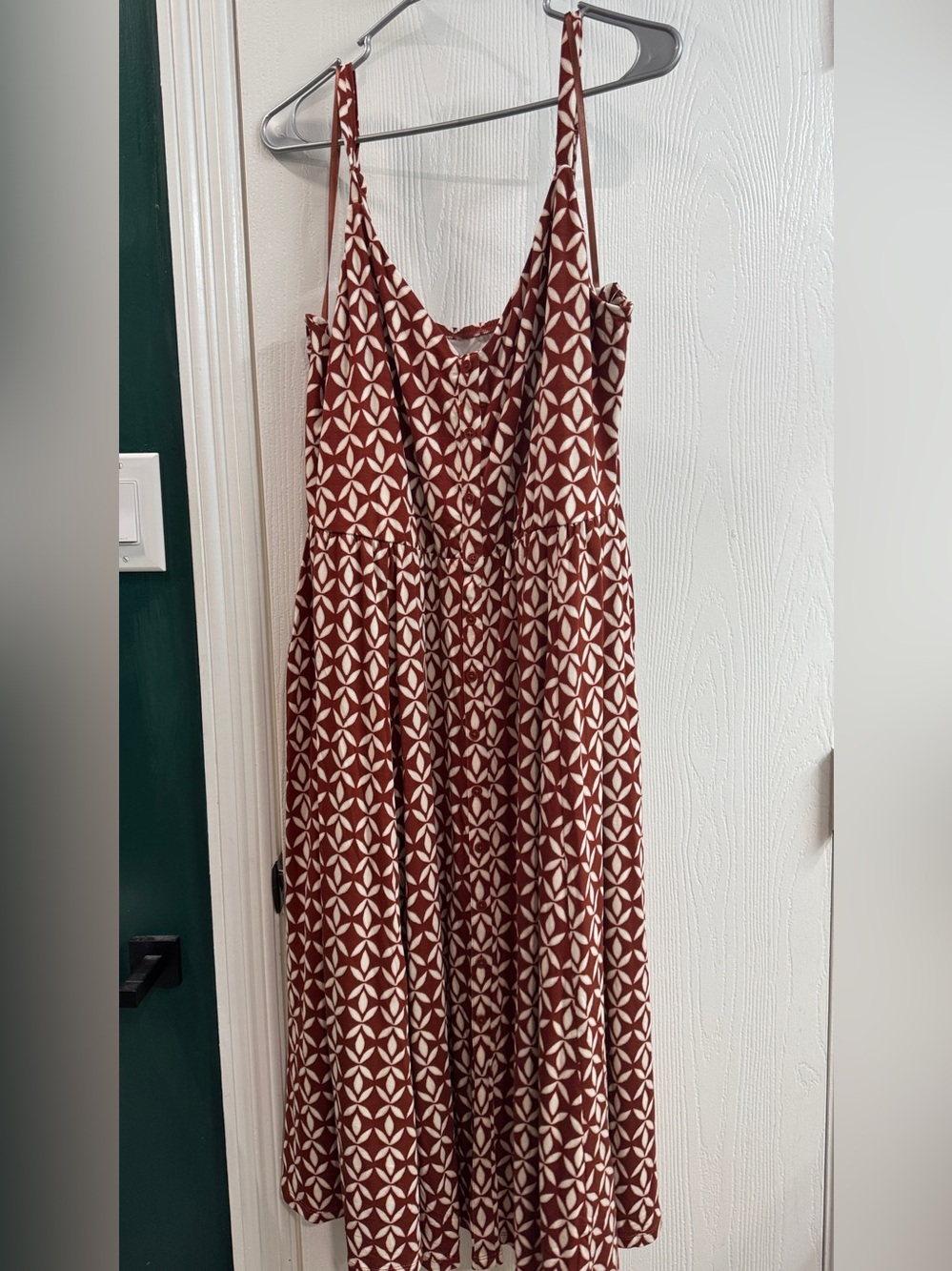 Women’s Sleeveless Geometric Print Midi Dress in Rust and Cream